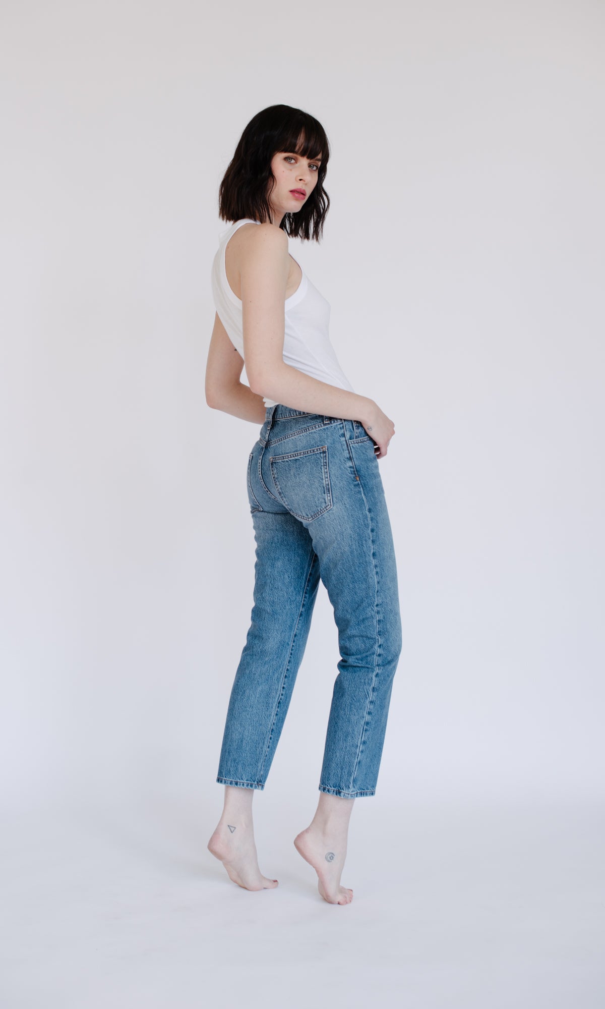Mid Rise Straight Leg Crop Pant