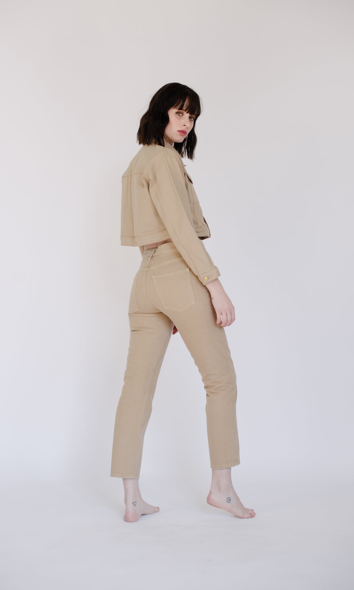 Mid Rise Straight Leg Crop Pant