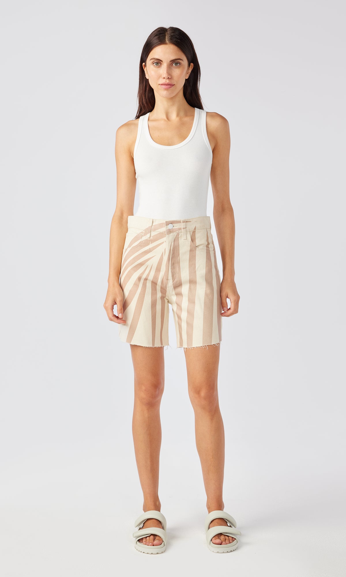 Ms. Florence Mid High Rise Cut-off Short