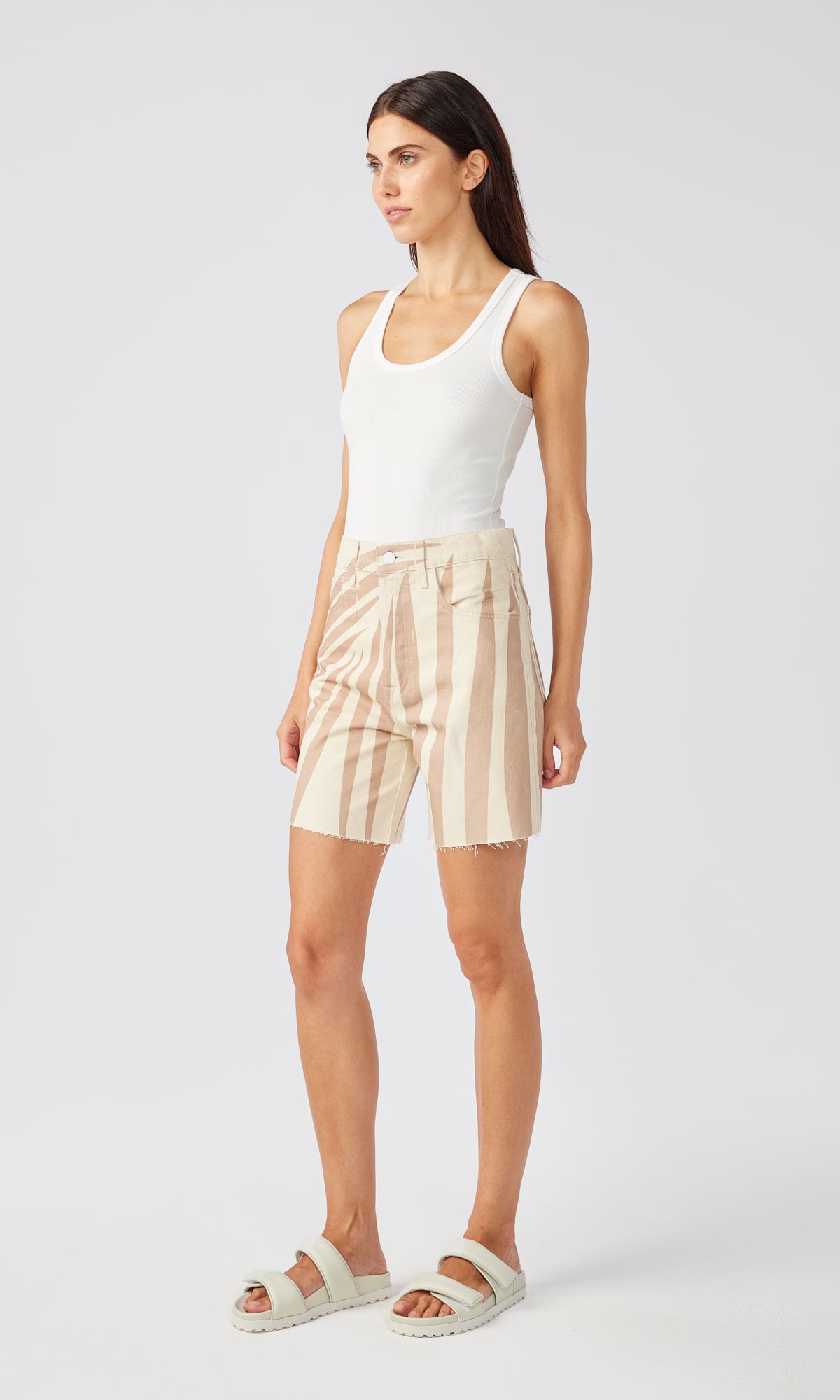 Ms. Florence Mid High Rise Cut-off Short