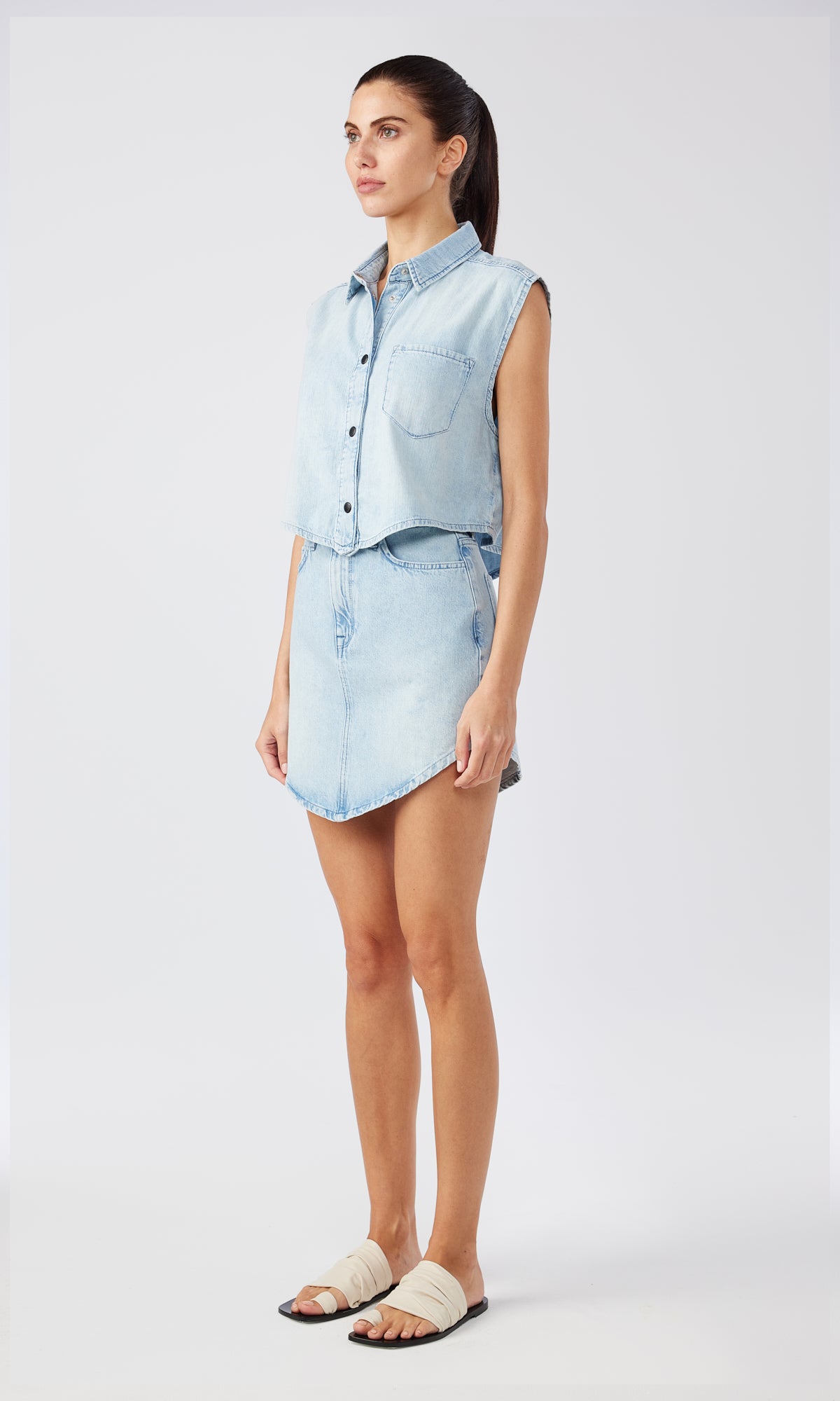 Ms. Hart Petal Hem Crop Shirt