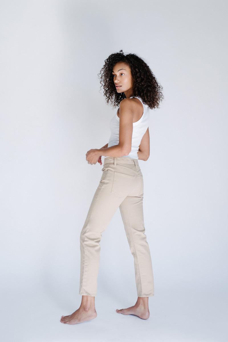 Mid Rise Tapered Leg