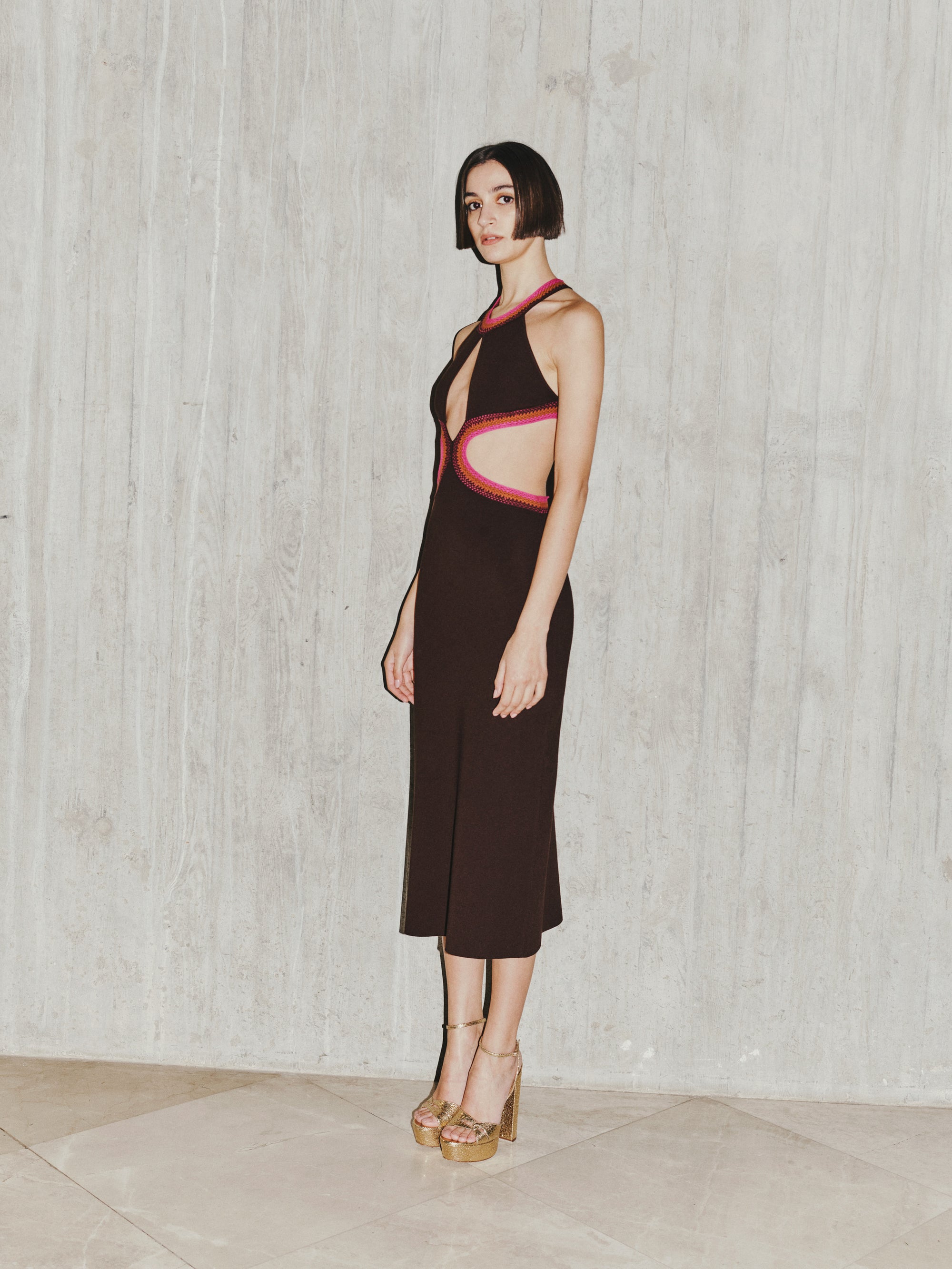 Halterneck CutOut Midi
Knit Dress