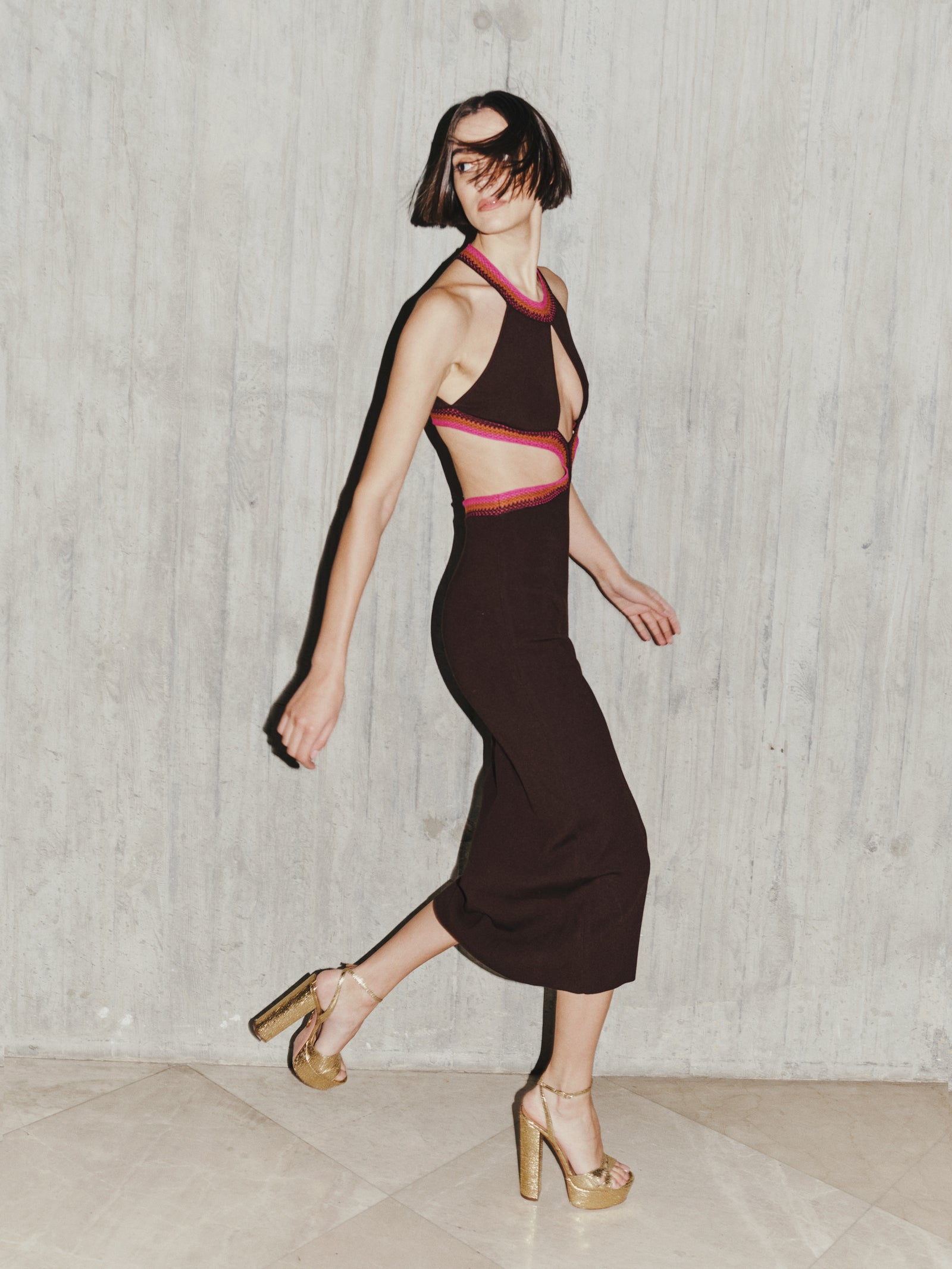 Halterneck CutOut Midi
Knit Dress