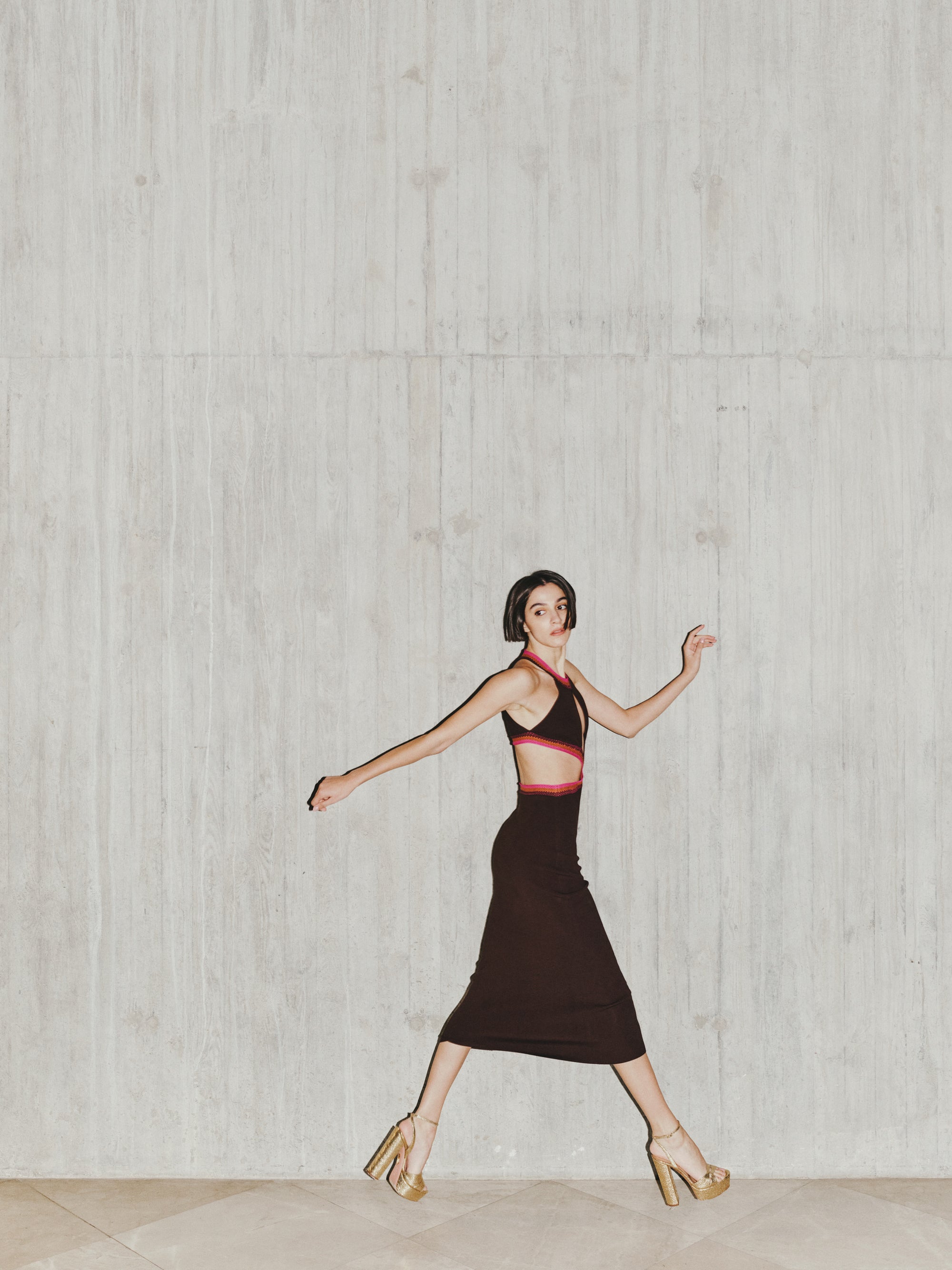 Halterneck CutOut Midi
Knit Dress